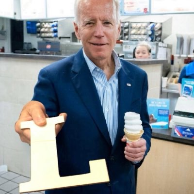 Miller599760's tweet photo. BREAKING:
Former President Joe Biden is seen outside the Republican Convention in Dallas holding a letter “L.” Some believe this is the letter that was missing from the “Dallas” sign on the event’s podium. https://t.co/C2sdOz46un