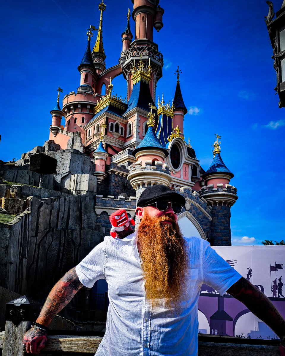 LishaSadhrcp's tweet photo. Sidebeard Saturday 
BEARDED VILLAINS 
The Beard • Charity • Family • Respect • Loyalty 
BVNL 
STAY BEARDED 
STAY LOYAL 

Uniting bearded men of all cultures, races, creeds, and sexualities in a brotherhood devoted to loyalty, honor, respect, https://t.co/OkN9sgCBZO