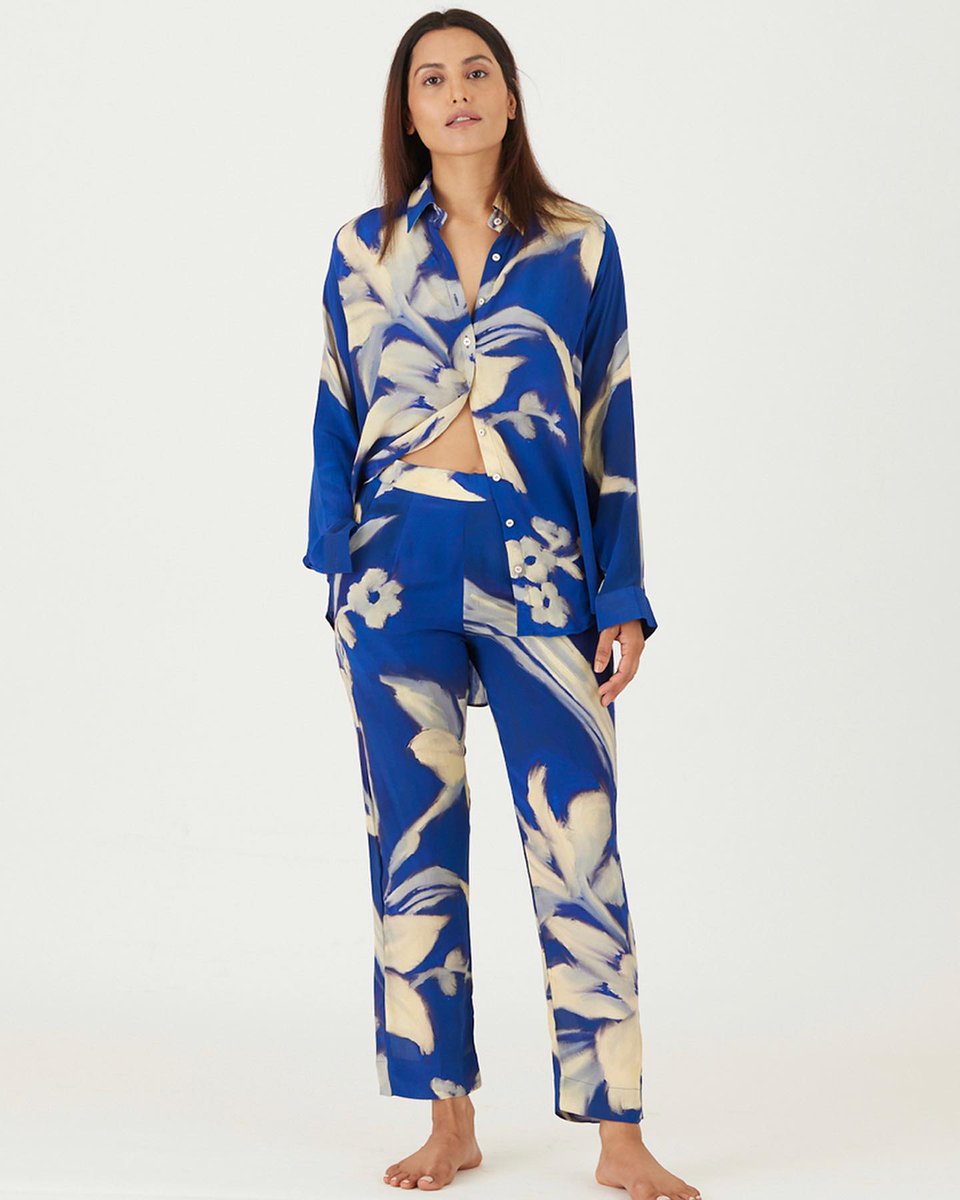 mano_braw's tweet photo. Crepe fabric, priced at 983 SAR including tax and shipping. https://t.co/lCQDnzoOYw