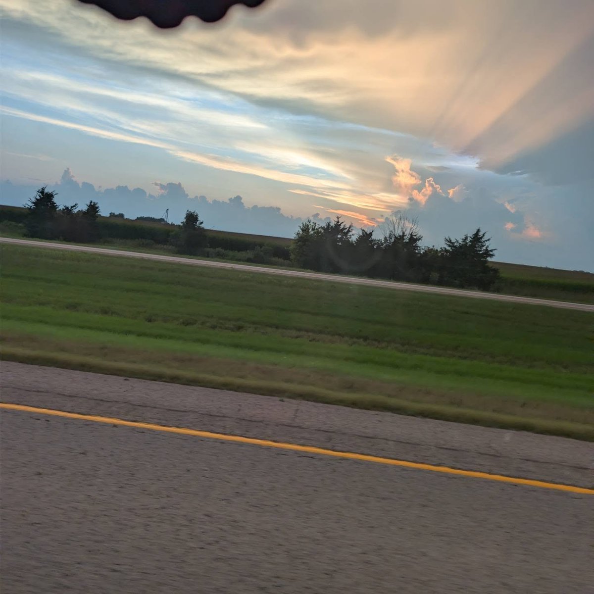 MercyDarscqpv's tweet photo. Weird https://t.co/PATTQmB6tm
