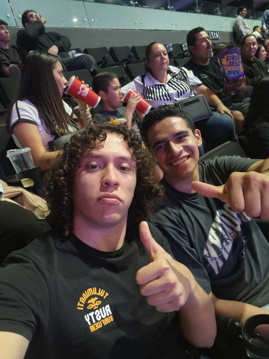 CosmOmar8's tweet photo. #WWEGuadalajara
Good Show:) @wweespanol  @WWE https://t.co/NedgwZn0wL