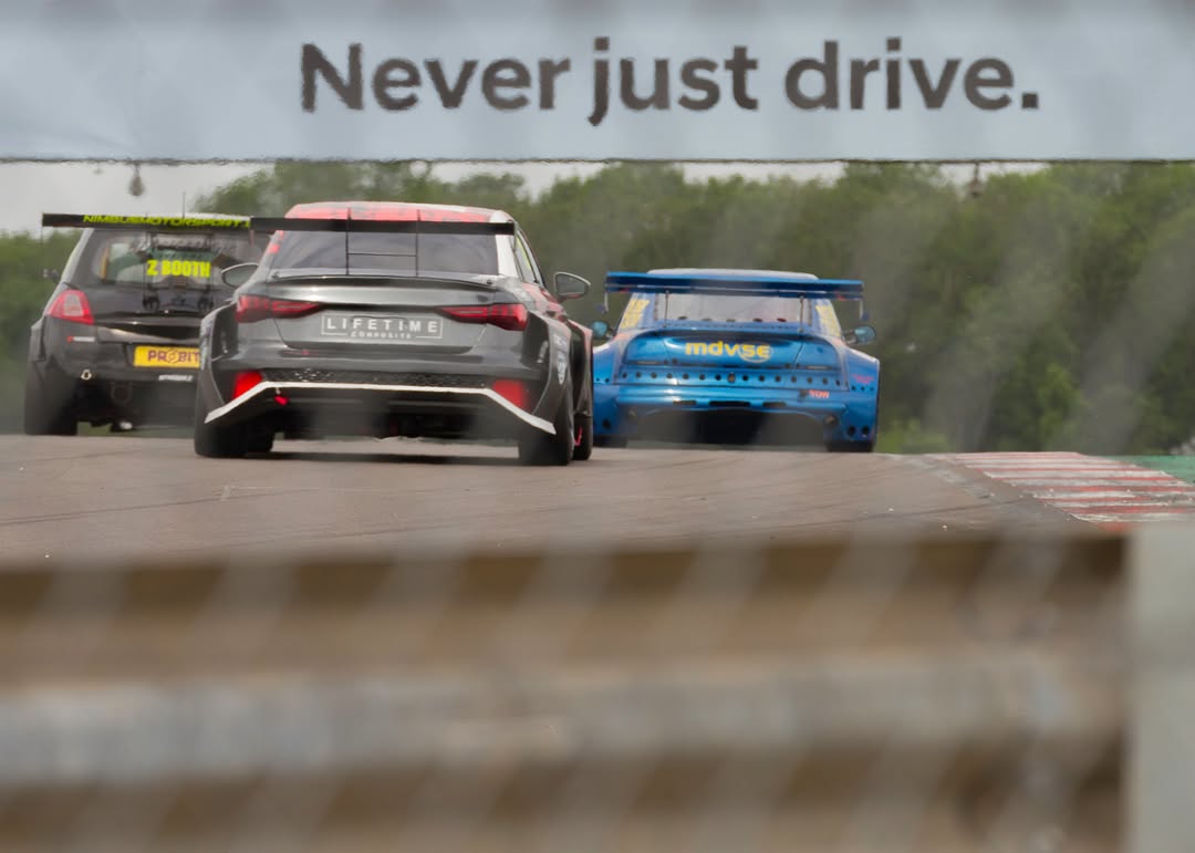 RandalPille's tweet photo. Never just drive. @brscc_hq @doningtonpark @cncheads_uk https://t.co/MxnacSDkz1