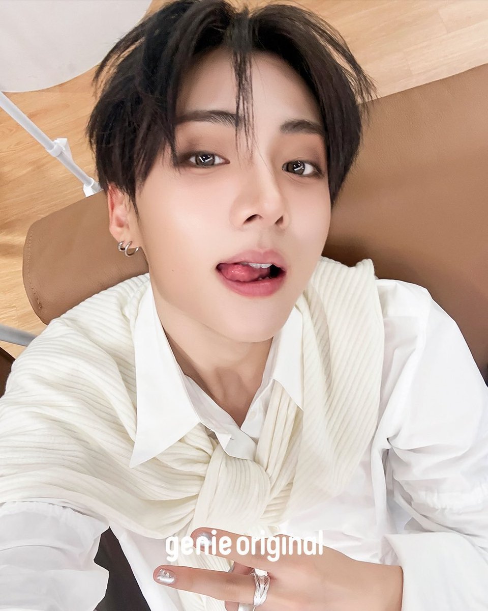 sos2sos2so's tweet photo. 이상원 이날 찍은거 다 존예라 울음나와...ᵕ_ᵕ̥̥ https://t.co/BG0iH8p0L6