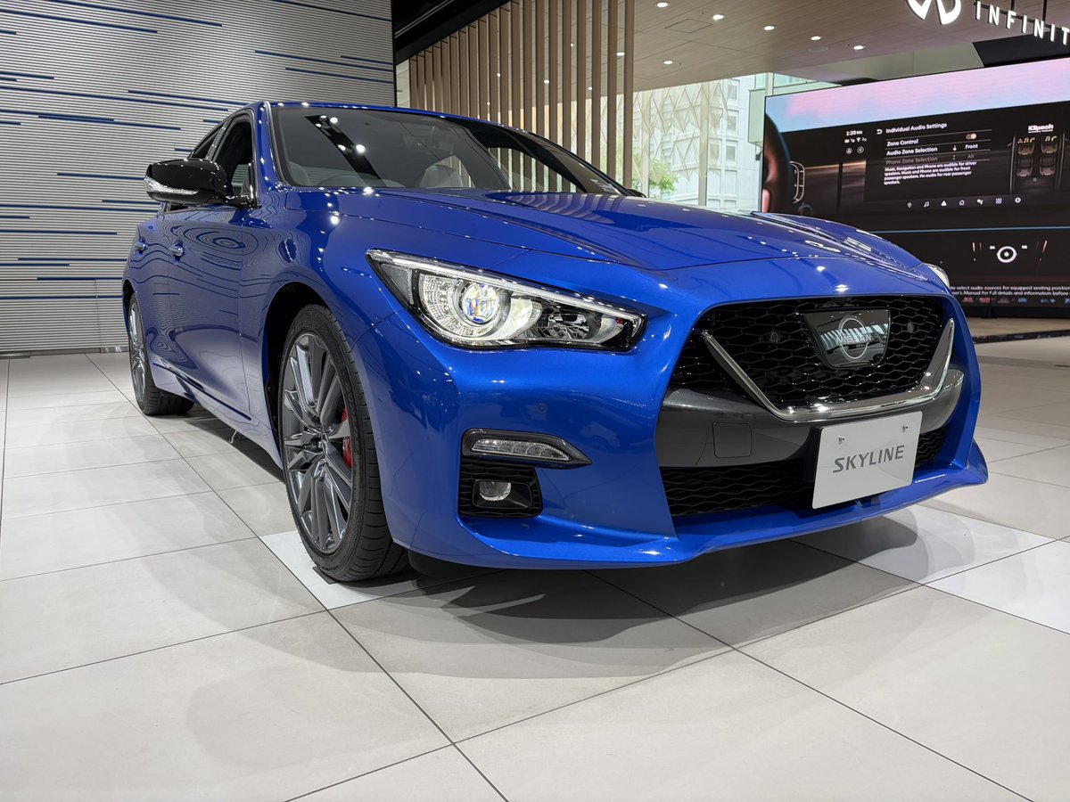 RENdayo0407's tweet photo. 日産のV6がすごいことも、忘れてはいけないんだけどね！

日本で初めてV6を搭載した市販車を発売したのは日産でY30のセドグロに"VG"というエンジンが搭載したことが始まり。

その後Z31に積まれたり、F31レパードとかにも搭載されて､､､
その後"VQ"という世代が本格投入が始まって今のVRがあると､､､

「マイスウィートセフィーロ」と呼ばれた、A32セフィーロのようなFFから、シーマのようなFRまで積めるV6に早くから、将来性を見出していたのは強かったですね。

そのエンジンがGT-Rやパトロールにも現代にも繋がってくるわけですからね！