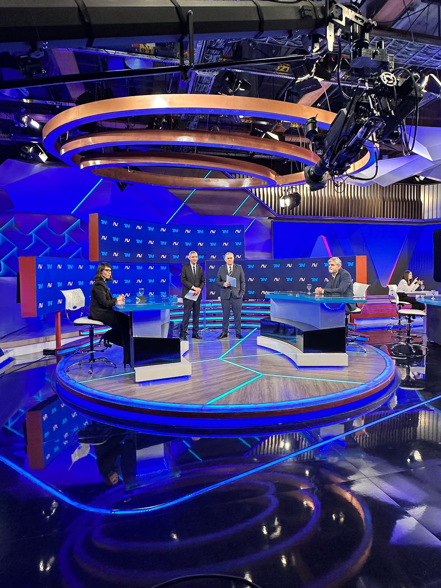 belenmontedeOK's tweet photo. Gracias @bonelliok y @AlfanoEdg por abrir este espacio de debate.

Malvinas es una causa que nos une a todos los argentinos, pero para quienes somos fueguinos tiene una dimensión aún más profunda: defender su soberanía es defender una parte de nuestra propia provincia que continúa usurpada.

Gracias @FilmusDaniel por el intercambio.