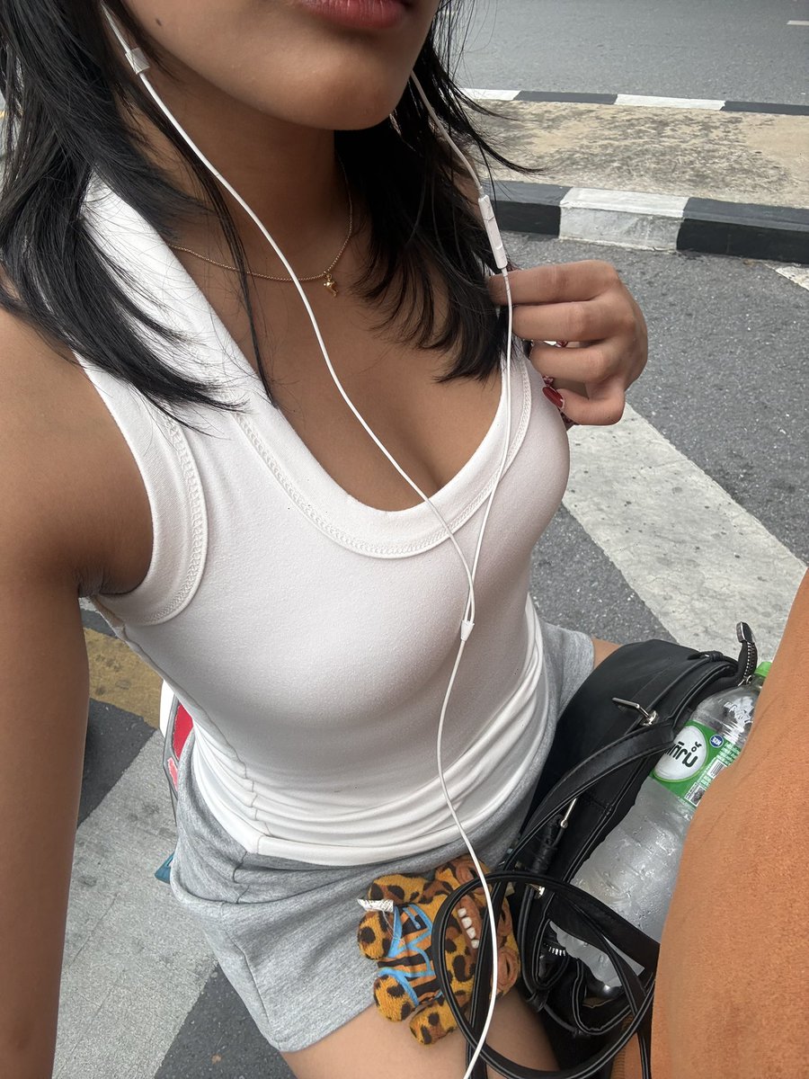 everything4vivi's tweet photo. fund my expenses while i travel the world yes? 🥰

findom https://t.co/eNvLMU0FRQ