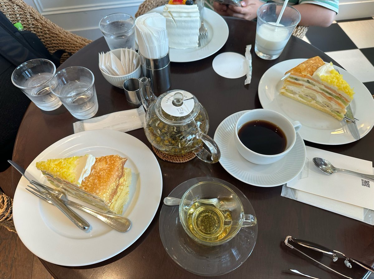 sook12061's tweet photo. 케이크 맛집에서 https://t.co/GsIw6j04RH
