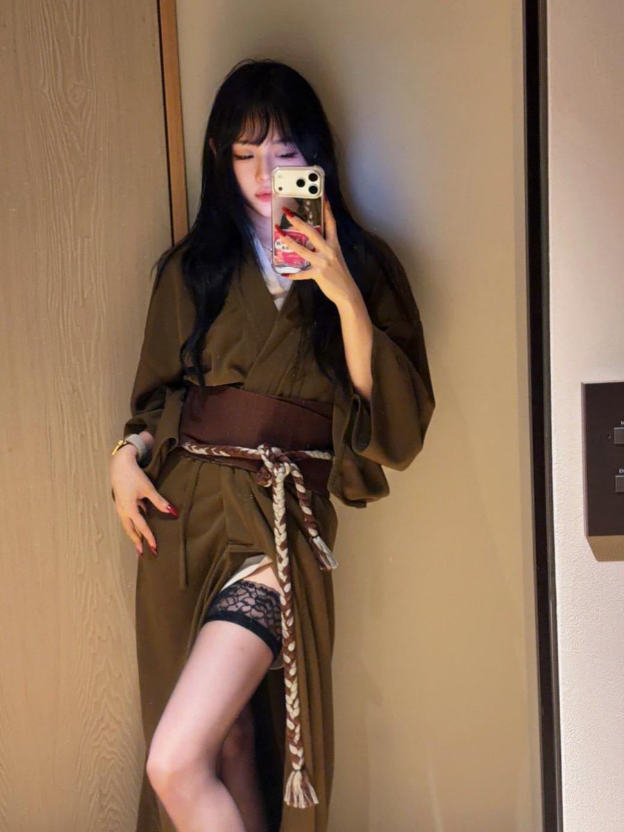 MAOU16475803's tweet photo. 和服的最佳搭配👘

#绫天生丝滑 #丝袜 https://t.co/nLIPay8ke1