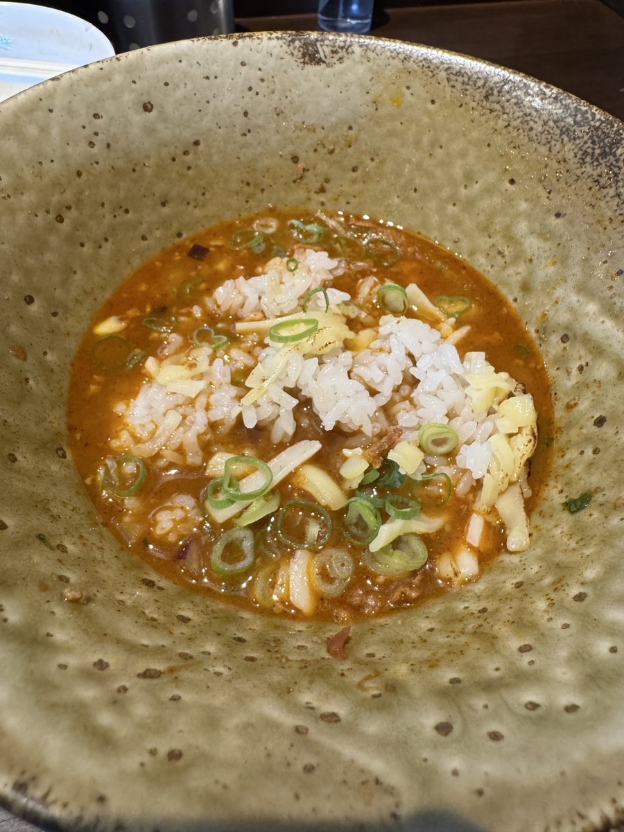 1020moco's tweet photo. ラーメンこころ
レッドホットチリヌードル（限定C）

もうすぐ終わるとのことで急いで💦
辛さもちょうど良くパクチーがまたよく合います🍅
それにしても一杯にかなりの拘りが詰まってますね！

大満足でごちそうさまでした✨ https://t.co/U0zWqjl6oN
