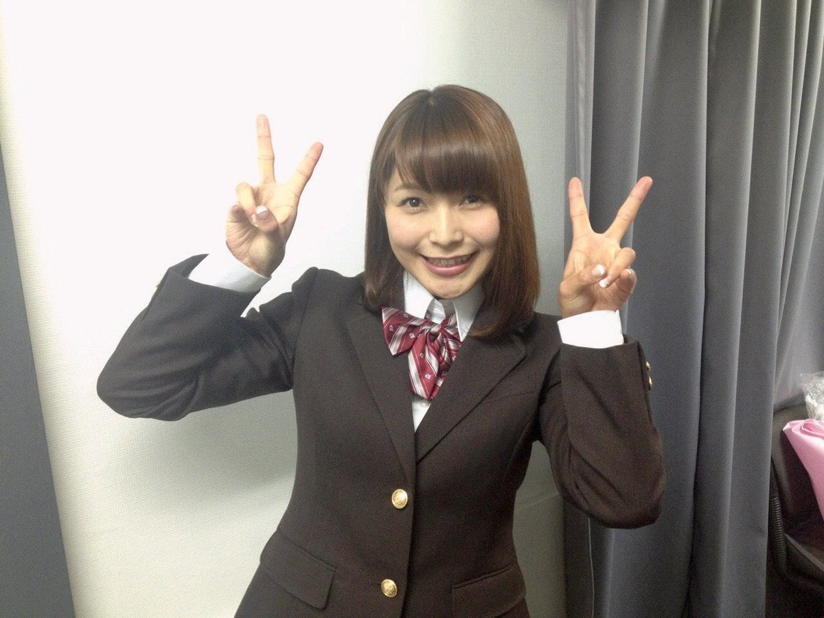 nittaemi85's tweet photo. 🌻アーティスト活動12周年🌻

本日9/10で、アーティストデビューまる12年になりました🎤

急カーブ急勾配の歌手道ですが、自分らしく歌えていること、聴いてくれるみんながいることが本当にうれしい✨

9/19(土)のLIVE #DDEMUSIC も全身全霊でパフォーマンスします！

13年目、笑顔と笑顔で始めよう💖 https://t.co/VfJW9xZPPx