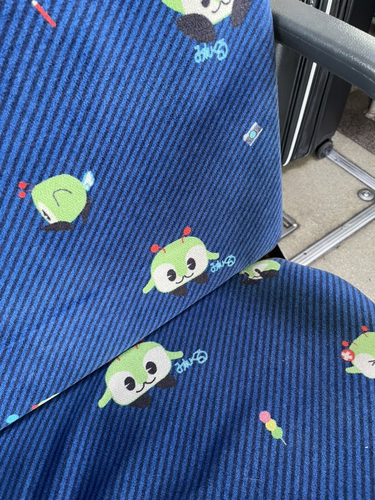 smile_pricezero's tweet photo. 山口県岩国市のバスなんですが、どうも都内で見かけるキャラがおる。。。 https://t.co/t8lvRHznYl