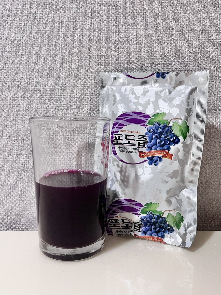 slow_j9's tweet photo. 호옥시.. 포도즙 좋아하는 분 계셔유?!
부모님이 처음으로 포도농사 시작하셔서 이번에 첫 포도 수확하셨는데, 과일🍇포도는 택배가 어렵고, 포도즙은 택배 가능하다고 하대요!!
혹시 포도즙 좋아하신다면.. 마셔보실래요..?🥹 https://t.co/sf6fHczcYs
