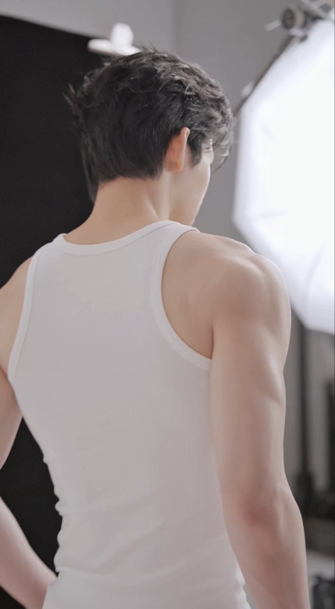 hamburggers's tweet photo. โหววว ปังมากกก ปอนด์ได้เป็น Brand Ambassador อีกตัวแล้วววววววววว ละร่างทองสมกับที่ปั้นหุ่น ดูแลตัวเองมาอย่างดีมากอะ😭😭😭😭😭😭😭😭😭😭😭😭 https://t.co/0xXsZFCQ5I