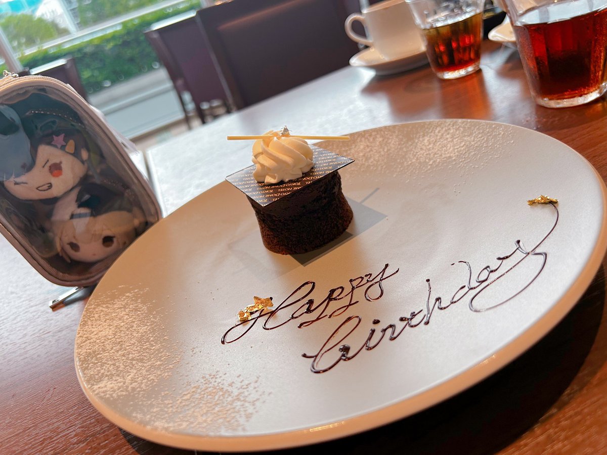 ME_310's tweet photo. ぱーちーしてもらったよ https://t.co/qMZwTsM9zC