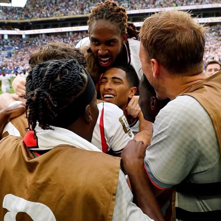 tonitojude's tweet photo. when you're both england's princesses and your teammates treat you as such rightfully so https://t.co/QrSo1NSxqe