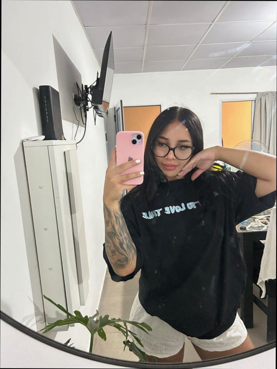 Siennaif's tweet photo. would you want to get to know me? https://t.co/7CBKK5UPXx