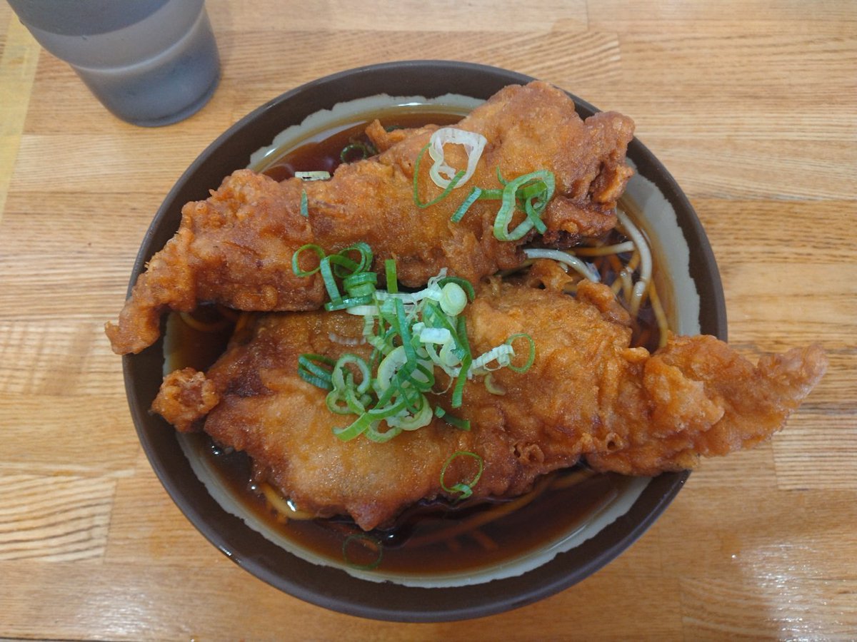 Bob_anemone's tweet photo. 今日は涼しいので唐揚げそば日和！
別に暑くても食べますけど https://t.co/OeZ1JkKxqM