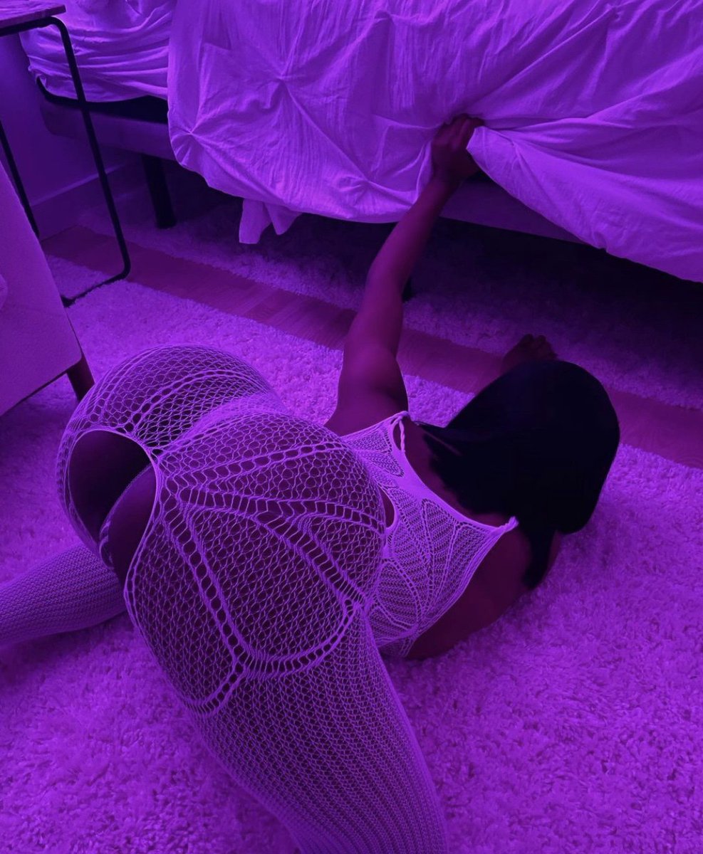MsParisLee1's tweet photo. Warning: may cause late-night scrolling… or late-night DMs 🤤🥵📩 https://t.co/rgyepBN2Vj
