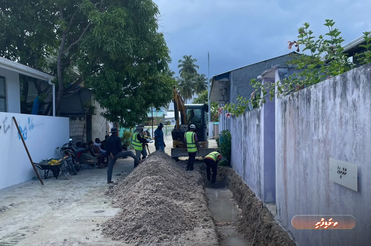 rdcmaldives's tweet photo. ޕަބްލިކް ސެކްޓަރ އިންވެސްޓްމަންޓް ޕްރޮގްރާމްގެ ދަށުން، ތ. މަޑިފުށި މަގުތައް ޒަމާނީ ފެންވަރަށް ތަރައްޤީ ކުރުމުގެ މަސައްކަތްތަކުގެ ތެރެއިން، މިހާރު ކުރިއަށްދަނީ ކޭބަލް ޖަންކްޝަން ބެހެއްޓުމުގެ މަސައްކަތް.

#TeamRDC https://t.co/XY2isoG0h8