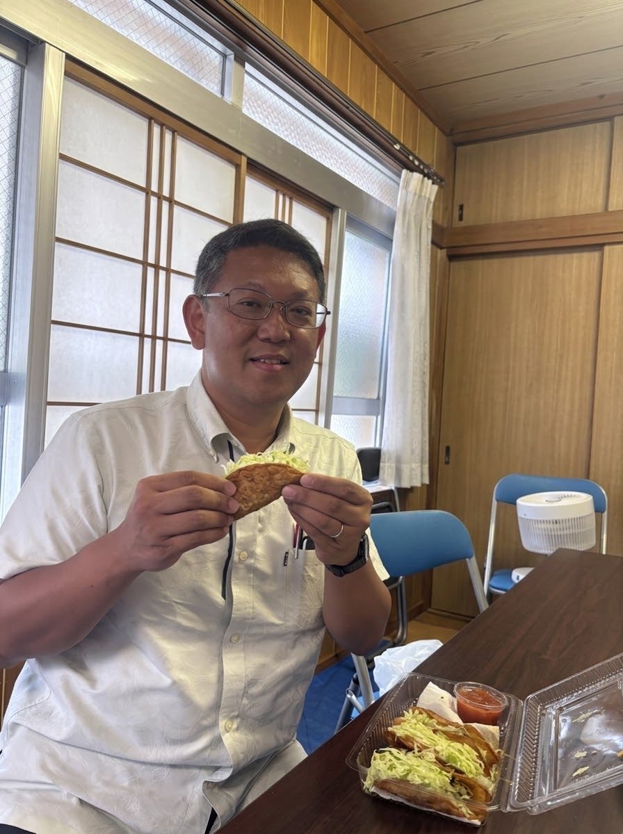 yuichi_fujiyama's tweet photo. お昼のひととき。

大好きなタコスをいただきました🌮

午後も元気いっぱいに頑張ります！

#今週のタコス
 #沖縄県知事選 
#沖縄市 #沖縄市議選 
#沖縄市議会議員選挙 
#沖縄市議会議員候補 
#公明党 https://t.co/xtkFS6O8sH