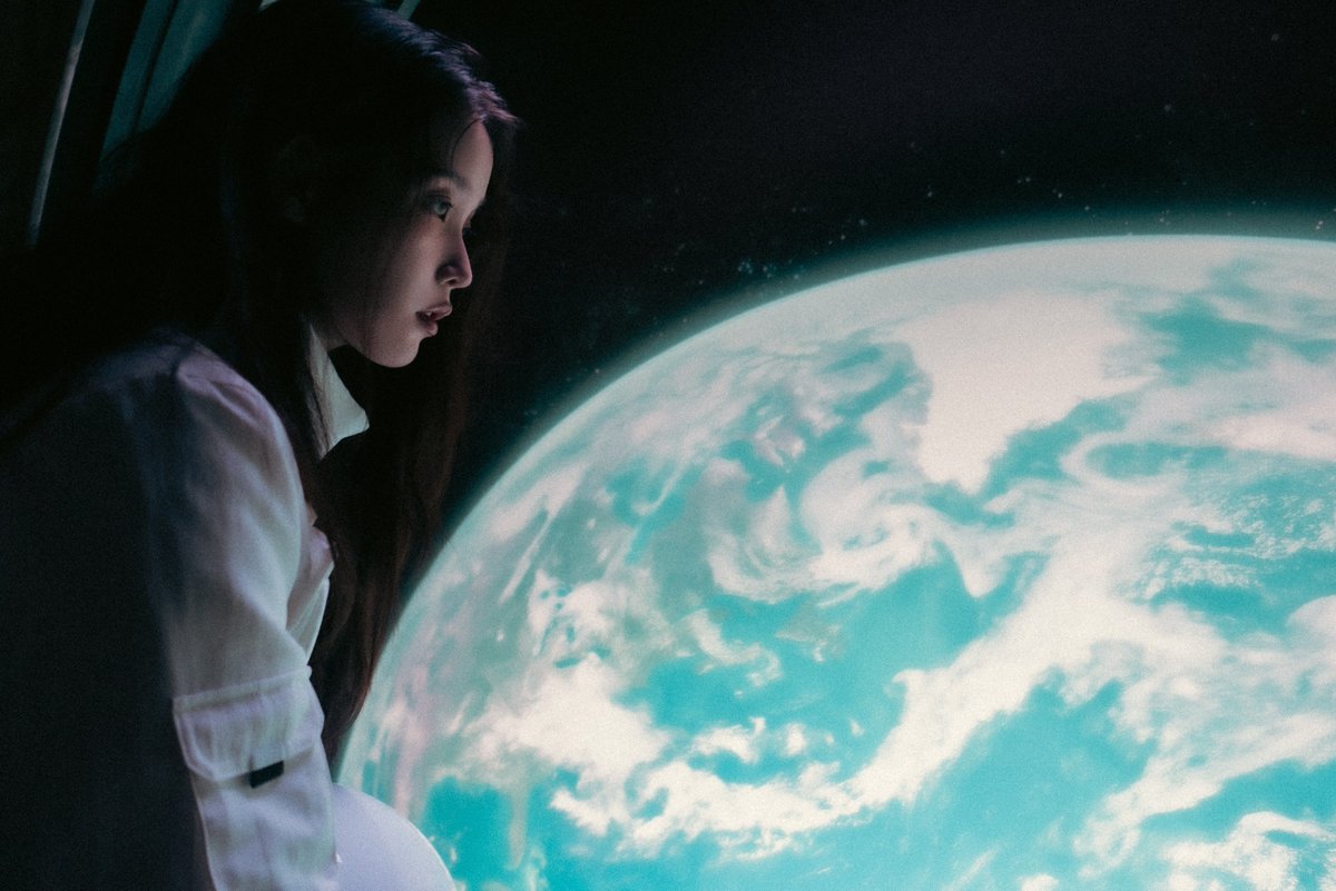 jieunchart's tweet photo. “Unknown Planet” ➔ Release at 6PM KST  🔜

We’re only an hour ahead of IU’s comeback.Drop the hashtags for today, follow our comeback guide and let’s aim for our goals.

#이_별로부터_아이유_등장
#IUfromUnknownPlanet https://t.co/ks3zyZRKDB