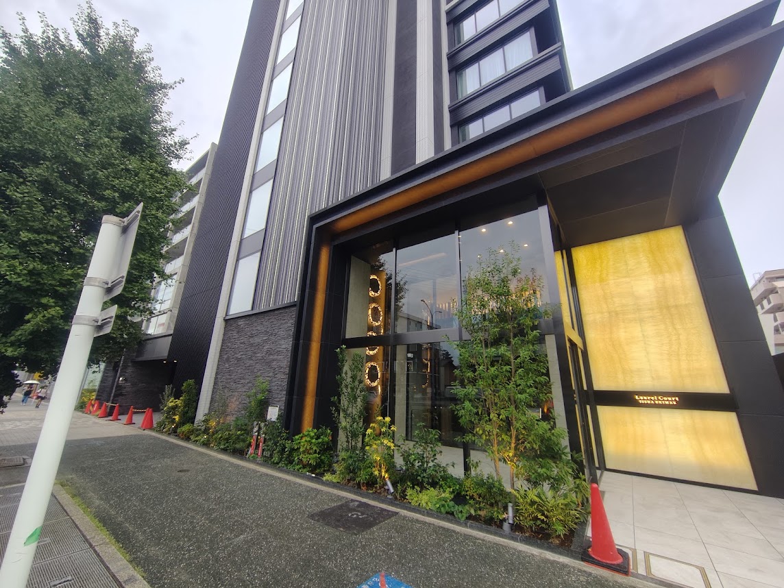 nagoyathematch's tweet photo. 名古屋新築マンション探訪シリーズ 名東区 一社駅すぐ 【ローレルコート一社駅前】https://t.co/DIfvY6YRnF
近鉄不動産 定点観測 
14階建て 44戸  
HP上では第2期販売が10月→12月→2月下旬→6月下旬→9月下旬予定となっている模様です。

初心者転売ヤーでも手を出しやすい駅近3900万代の1LDKから50㎡・60㎡の2LDK、更に2億超えの部屋まで共存タイプのマンション。

灯りがつき始めました。早い人は今月から入居も始まる
みたいですね。

高い部屋の住民より安い部屋の賃貸の人の方が我が物顔で羽振りを利かせる事も多々ありますが、ここは所謂実需の人は何割位いるんでしょうね。

◯第2期販売予告 5戸　
3,900万円台～20,900万円台 
1LDK～3LDK　36.45㎡〜120.93㎡

学区／名東小学校・神丘中学校
