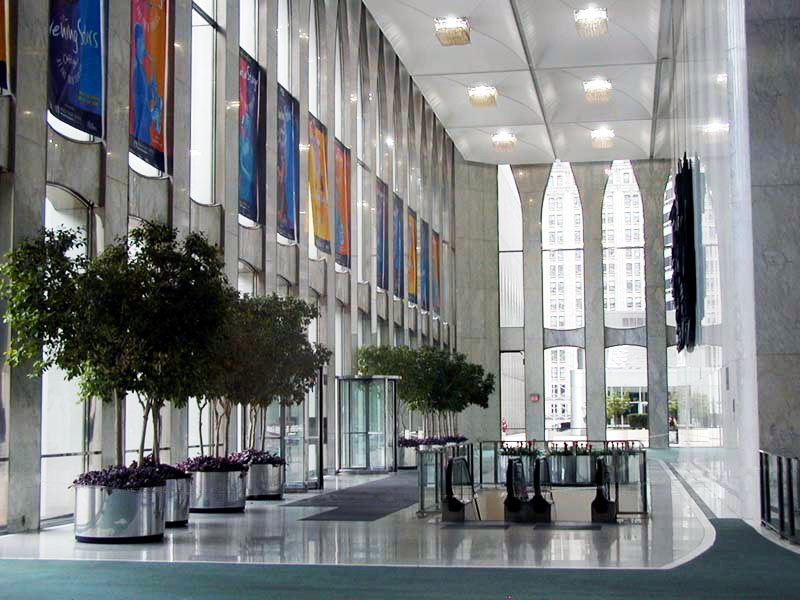 EchoesofWarYT's tweet photo. North Tower lobby, looking south along the east side of the building, 2000 https://t.co/gJWwILubLx