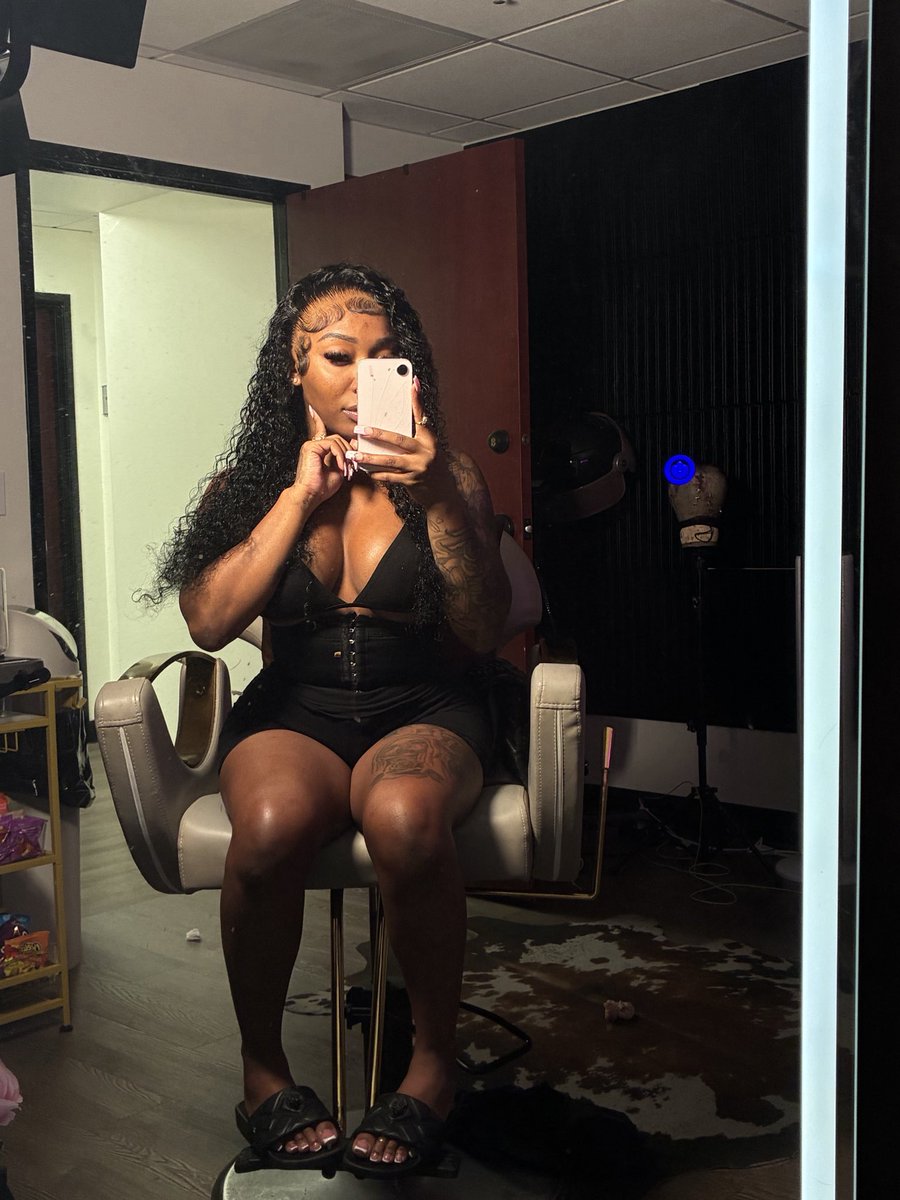 ari_pay2play's tweet photo. One thing Yaana gone do is lay tf out my hair 😍😮‍💨 no filter 🤏🏾 https://t.co/DvRxXLUsxa