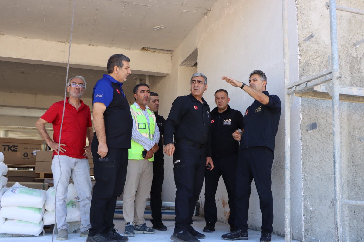 AFADSanliurfa's tweet photo. AFAD Başkanlığımızdan Genel Müdürümüz Sayın Mehmet Ali ÖNCÜ ve Daire Başkanımız Gökhan ÇEBİ, çalışmaları yerinde inceleyerek proje hakkında bilgi aldı.
Kıymetli Genel Müdürümüze, Daire Başkanımıza ve Grup Başkanımıza ziyaretleri ve destekleri için teşekkür ederiz. https://t.co/nmw40gvnVH