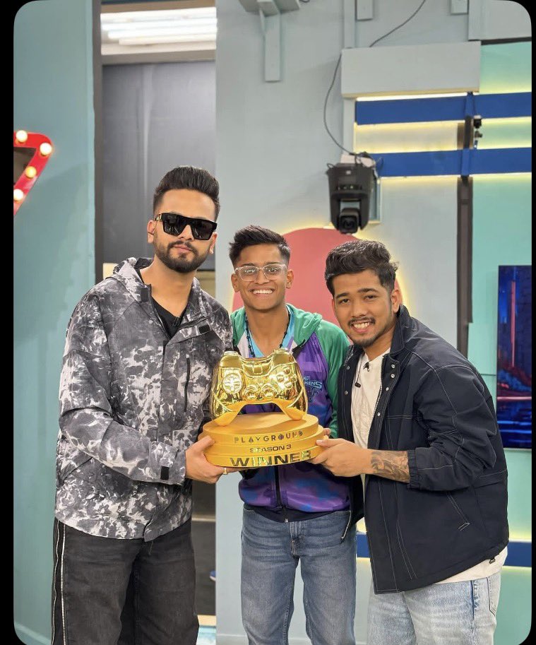 ScoutOp_Rishiii's tweet photo. Jitne bhi #ElvishYadav fans #Gullu keh support meh jaake #ScoutOp bhai ko hate de rahe ho
Yaad Karo yeh days
We #ScoutArmy Love @ElvishYadav Sher
But tum log Gullu ko baap banai ho jo serf For Fame Use kiya Elvish Bhai ko ,
@sarcastic_fan18 this guy is mature
#BiggBoss20 https://t.co/LJ6Zfazya3