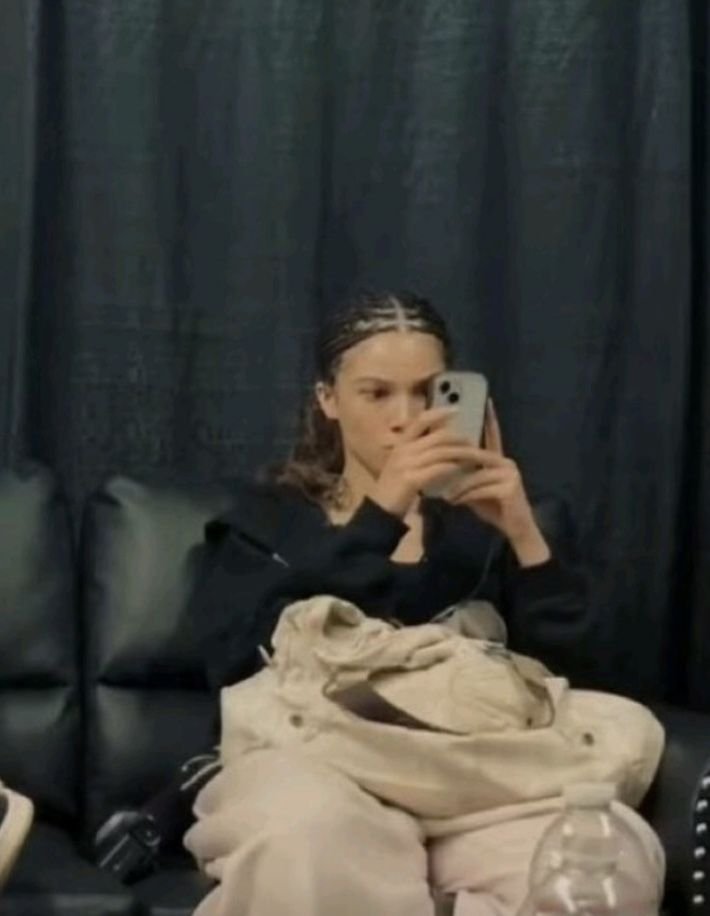 neenasedits's tweet photo. Kylie scrolling through her TL seeing malia bakers eyeballs https://t.co/CvtkaSfMk6
