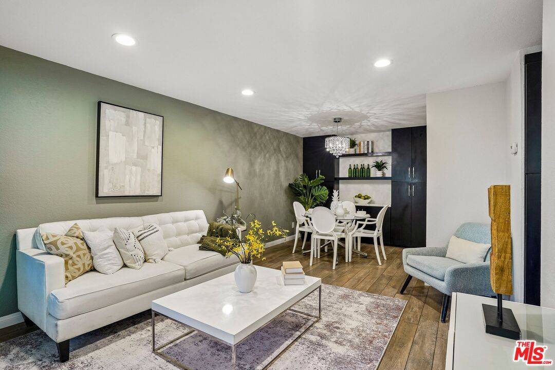 ocelotagents's tweet photo. New listing in Palm Springs with mountain views and serious pride of ownership 🌴  

This updated 1BR/1BA condo in Palm Springs Villas II offers Italian tile, dual-pane windows, remodeled kitchen, VA financing eligibility, and fee land (you own it).  

See more: https://t.co/3SW9vWulqq  

#PalmSprings #CondoLiving