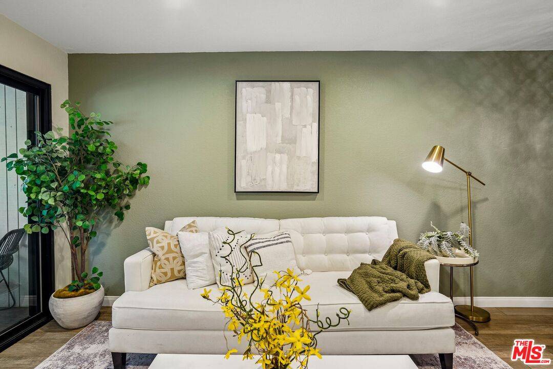 ocelotagents's tweet photo. New listing in Palm Springs with mountain views and serious pride of ownership 🌴  

This updated 1BR/1BA condo in Palm Springs Villas II offers Italian tile, dual-pane windows, remodeled kitchen, VA financing eligibility, and fee land (you own it).  

See more: https://t.co/3SW9vWulqq  

#PalmSprings #CondoLiving