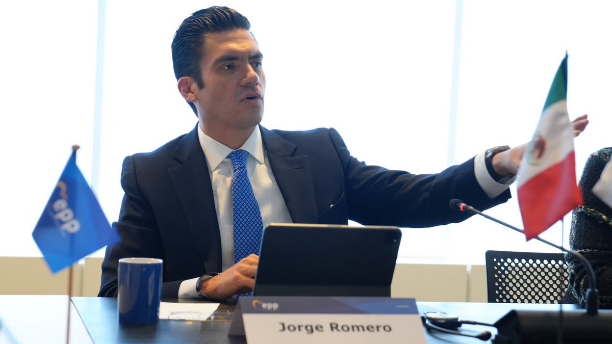 JorgeRoHe's tweet photo. Los partidos también crecen cuando escuchan, comparten experiencias y aprenden de otros. 🇲🇽🇪🇺

Fue un gusto conversar con @DolorsMM, secretaria general del Partido Popular Europeo (@EPP), sobre los retos que enfrentan hoy nuestras democracias y la importancia de construir partidos más fuertes, cercanos y preparados para el futuro.

En @AccionNacional seguimos abriendo caminos y sumando experiencias que sirvan a México.

#PatriaFamiliaYLibertad
