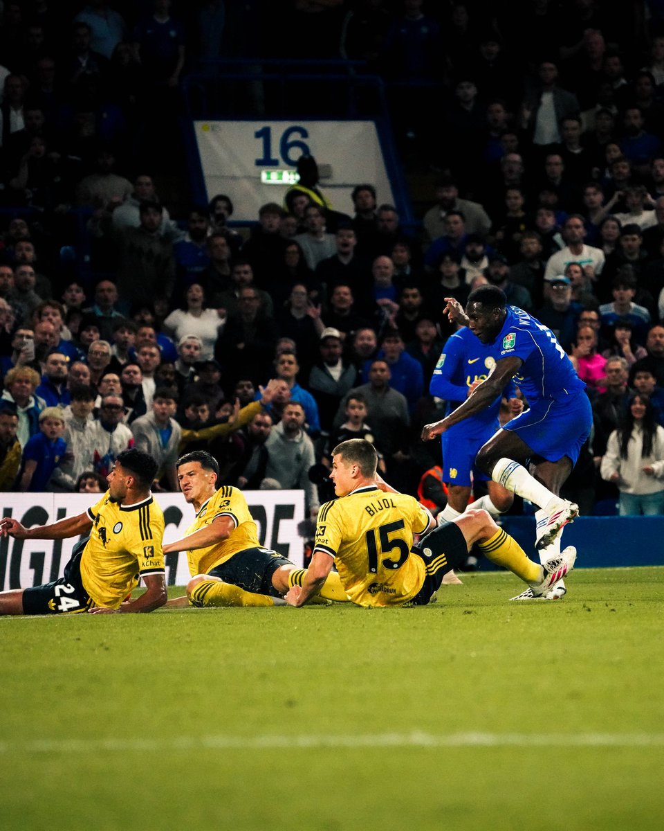 DannyWelbeck's tweet photo. Another special night in SW6 💙⚽️📸
Into the last 16 👊🏿
#CFC https://t.co/CH5qIOSUJe