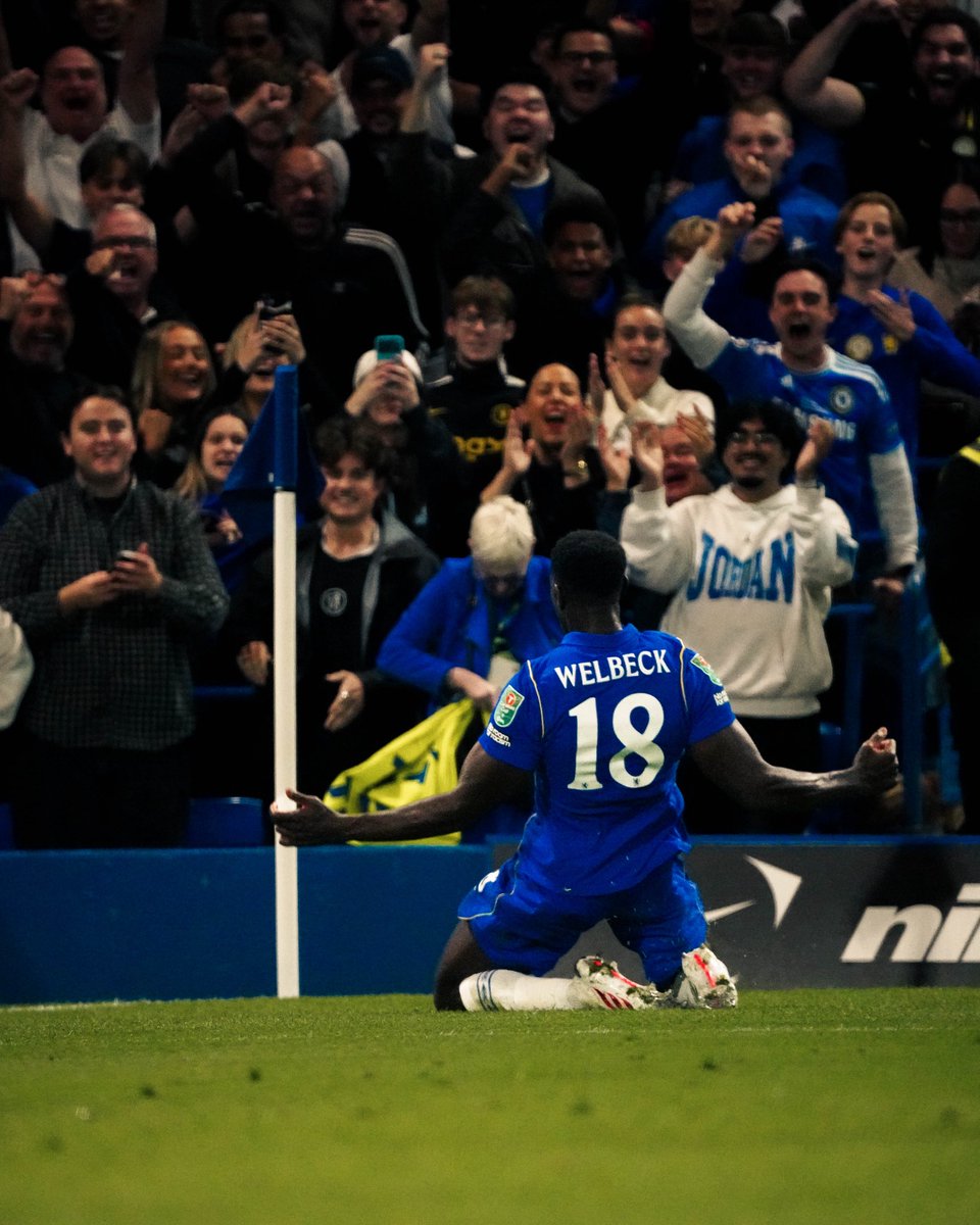 DannyWelbeck's tweet photo. Another special night in SW6 💙⚽️📸
Into the last 16 👊🏿
#CFC https://t.co/CH5qIOSUJe