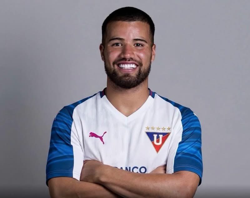 liga2489's tweet photo. Así se juega los 4tos de final de Libertadores, acá los eruditos decían que no valía pero este tipo sabe jugar partidos importantes por algo estuvo en BOCA.

Partidazo, buen fichaje que trajo ALVAREZ porque sacho solo trae bolivianos, peruanos. A mí dame siempre uruguayos y argentinos dejan la vida estos tipos.