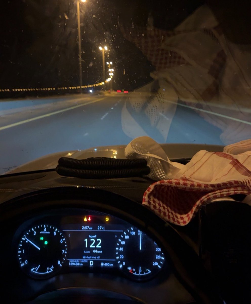 _3jim's tweet photo. ما تعرف النوم عينٍ تسامرها الهموم
هات ماعندك و ماكان في صدرك بحه

كان عندك علم أنا و الله علومي علوم
حاذف البسام و أومي براس المسبحه

فارس الحشار / https://t.co/gqtigSnnkH