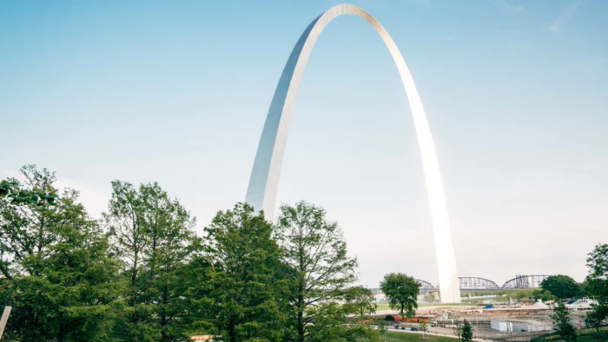 eVisitorGuide's tweet photo. A "must do" in St. Louis, is the @GatewayArchNPS! Park includes @GatewayArchSTL, museum, Old Courthouse, #riverboat excursions, gift shops and cafe. 97 acres of education &amp; fun! https://t.co/VWbIffzdfj

#StLouis #STL #sightseeing #budgettravel #nationalparks #gatewayarch https://t.co/0xFIjIbKlI