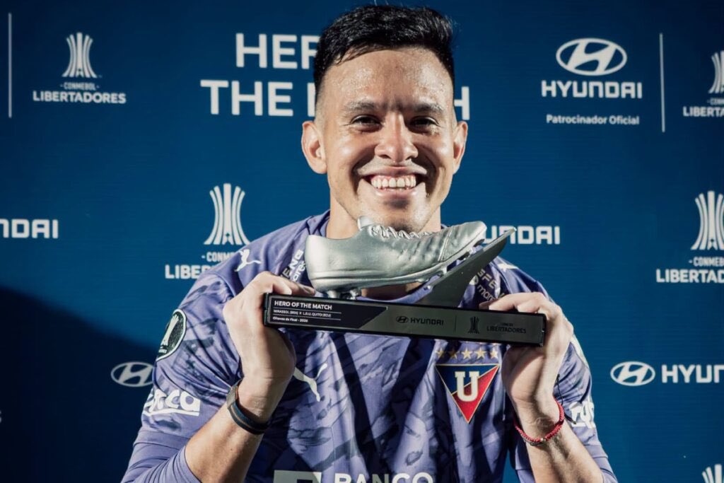 jamolestina's tweet photo. Gonzalo Valle:
Arquero de equipo grande y arquero de selección.
El mejor arquero de esta #Libertadores 2026 LEJOS.
El gran responsable de este 1-0.
Llave abierta para que la vuelta se juegue la próxima semana en el Rodrigo Paz Delgado. https://t.co/Ocn6XsHbey