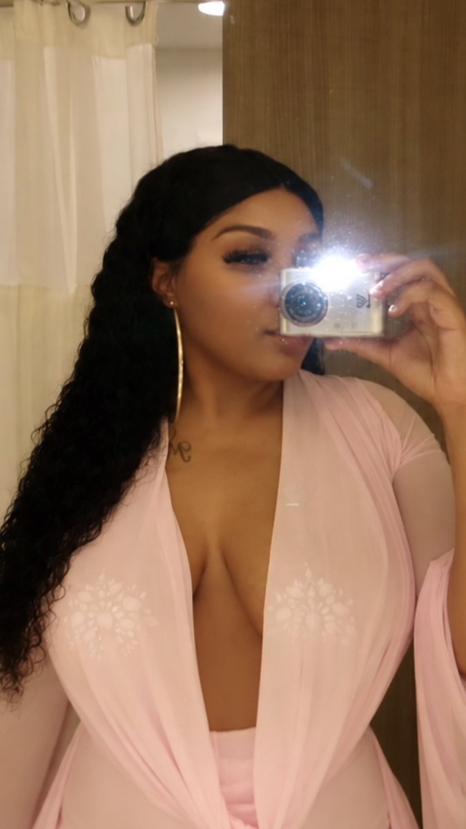 melanimamii's tweet photo. she say she like bitches too✨ https://t.co/ehhrcRqWfr