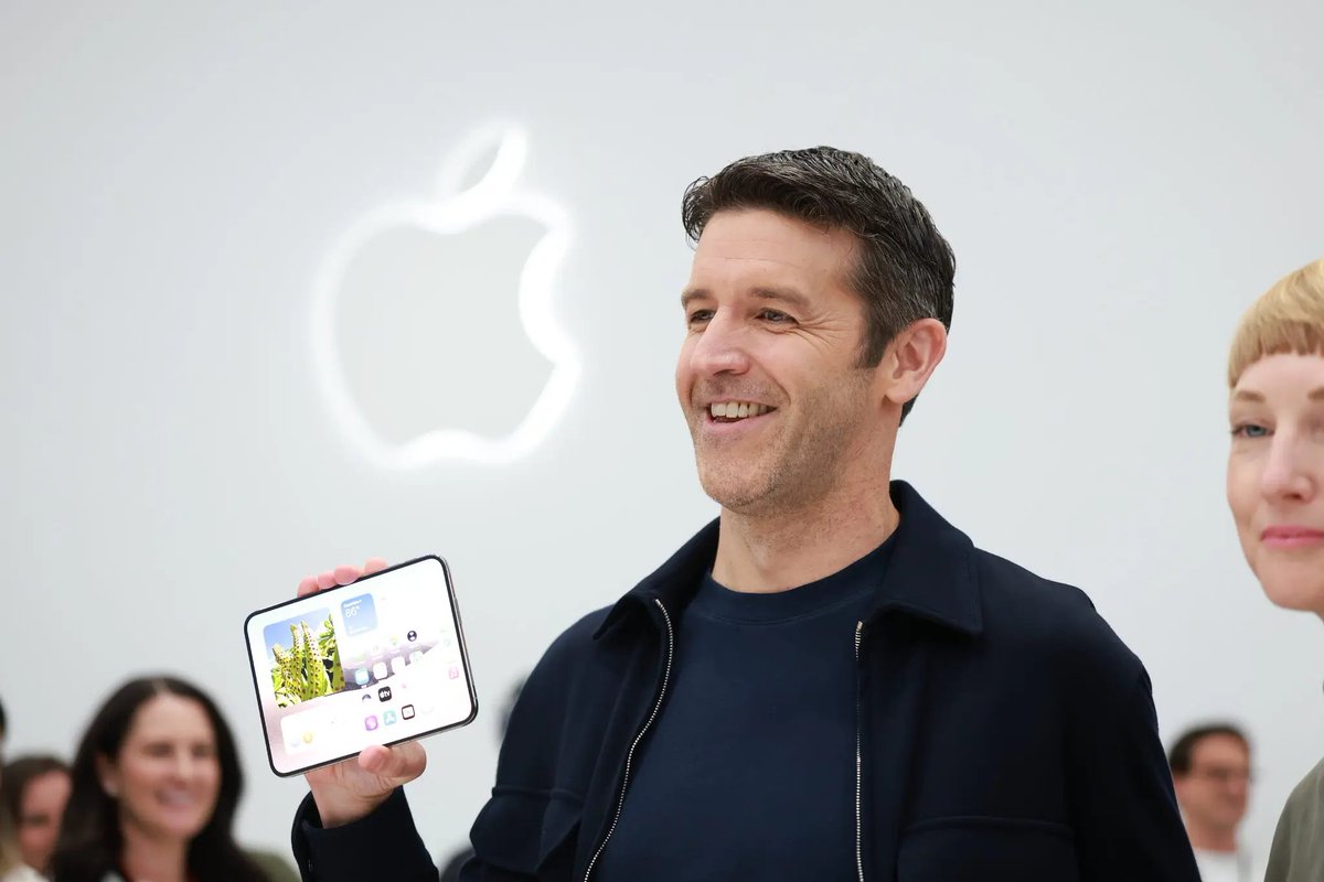 paularambles's tweet photo. i’m sorry but the iphone duo looks like it was designed for ipad kids who are finally allowed to have phones. deeply unserious device. https://t.co/2Es8u1dFqi