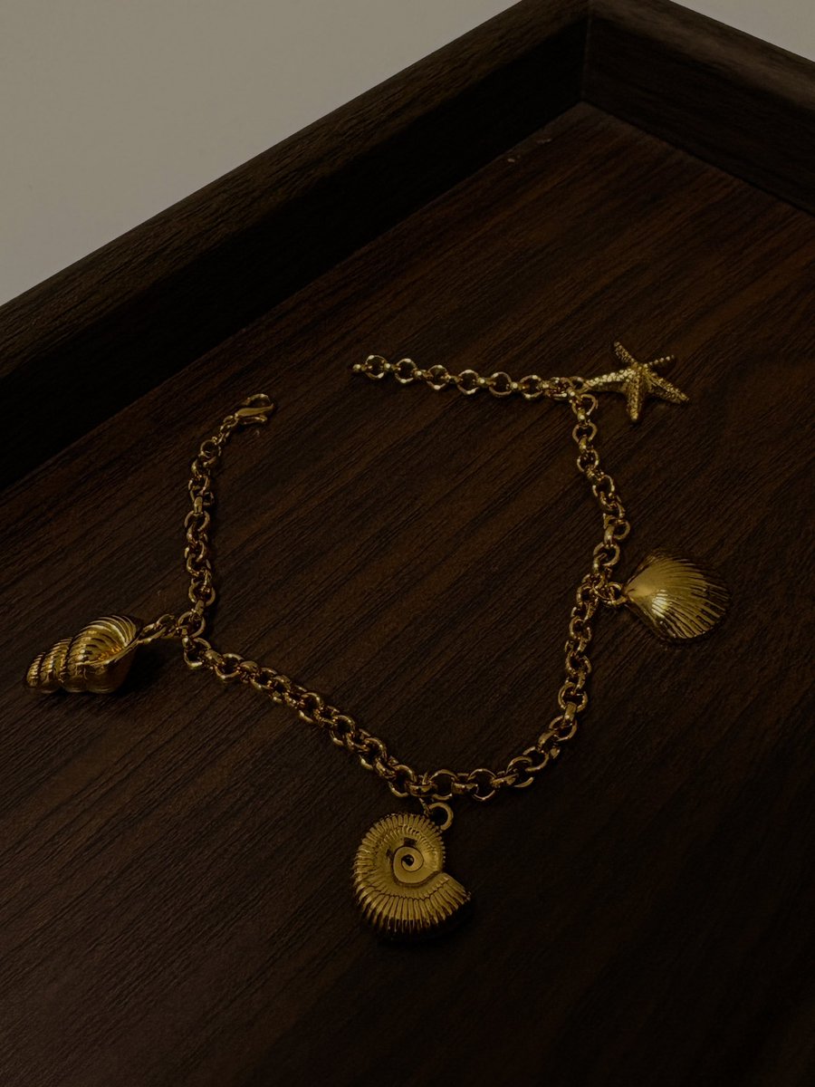 estrelacartass's tweet photo. Amores, venho aqui divulgar minha nova marca de semi joias! Acessórios feitos a mão e sob encomenda ✨
No momento tenho essas peças disponíveis, em breve irei lançar o colar de Oxóssi e Iemanjá! 

tiragem imediata, tarô, mesa aberta, baralho cigano, oráculo, previsão, cartomante https://t.co/JKBtnaZBKp