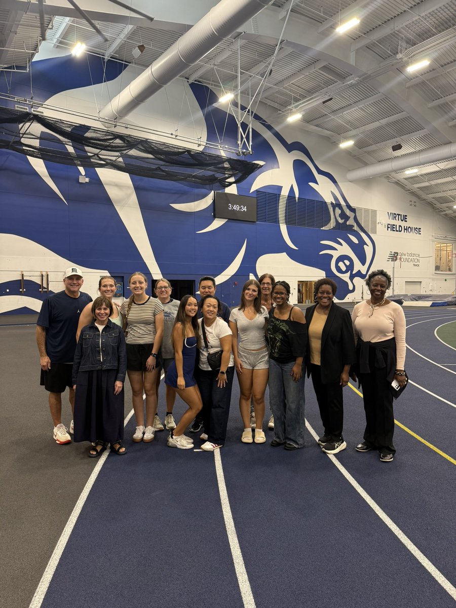 middsoftball's tweet photo. Today was FINALLY first year move in day 🥳 
We are so excited to welcome our class of 2030 to Midd‼️💙🤍 #gomidd #gomiddsoftball https://t.co/xLw34sj4dd
