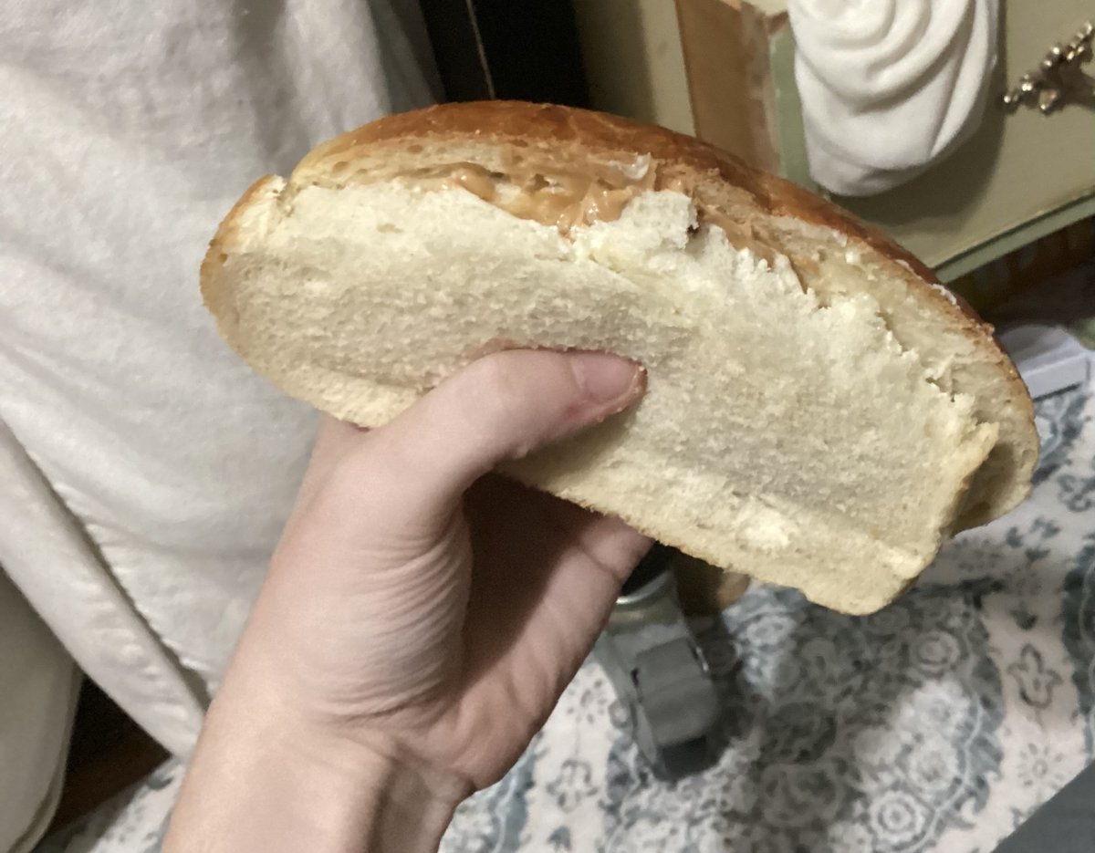 6969S0ck's tweet photo. Decisions like this is why I’m not thin btw 😔a damn peanut butter butter sandwich on bread that’s 120 cals PER SLICE https://t.co/L2ywSx4NUm