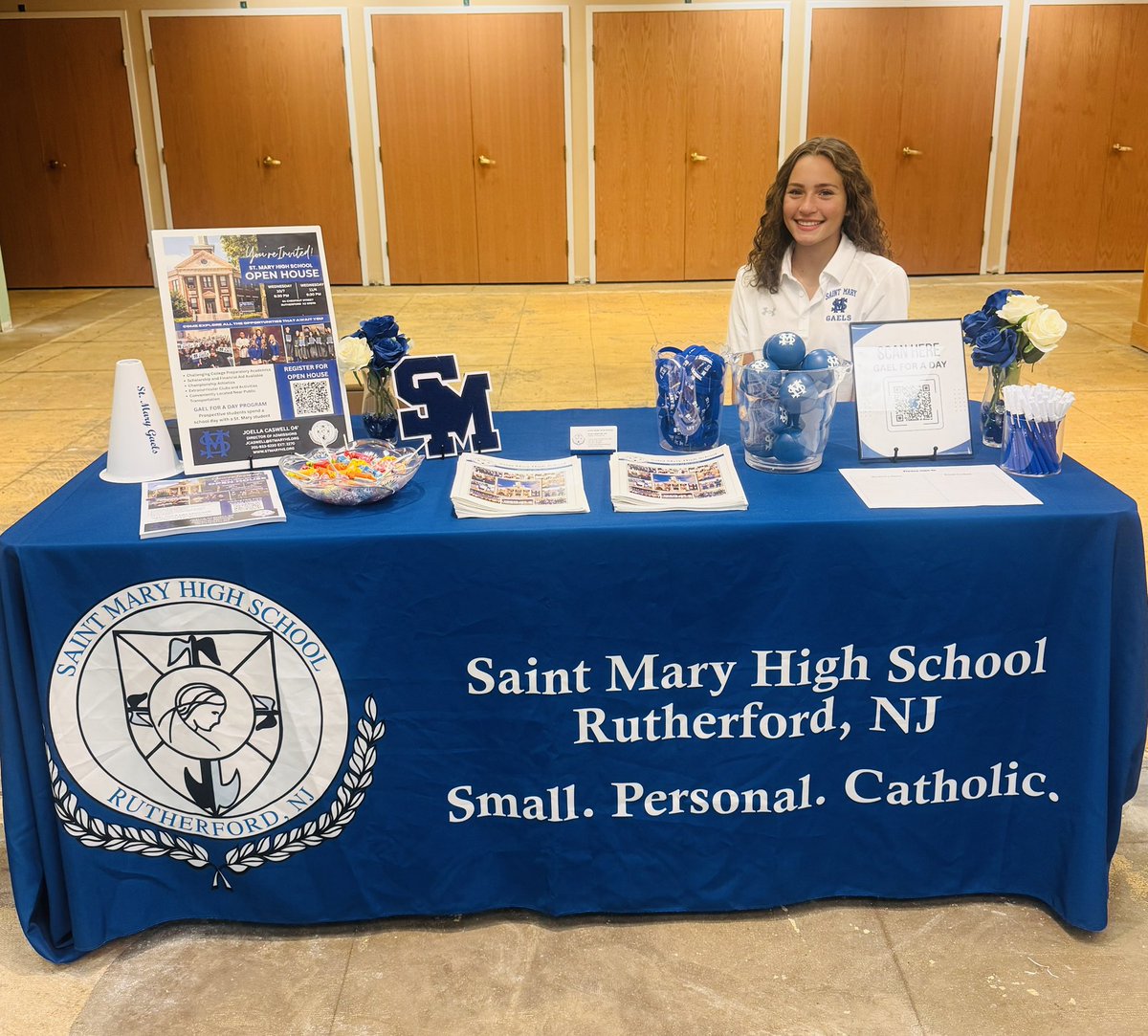 amurray2028's tweet photo. Helped out my school at a high school convention tonight. I got the chance to talk to younger kids about my school experience, and inform them about my school as a whole! #gogaels https://t.co/zxTT41J79A