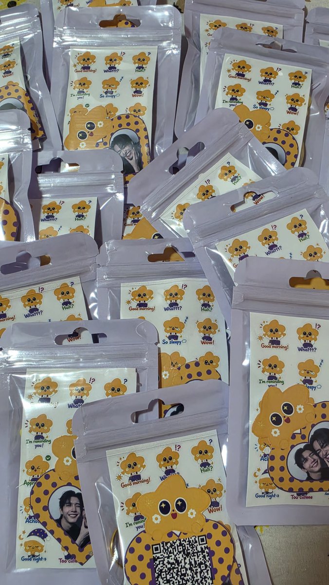 grimmandy_sell's tweet photo. 💜💛 para todo mundo que for daily:

fiz algumas blind bags para distribuir no dia do fanmeeting de Only Friends: Dream On.

tem adesivos, modelos de chaveiros e de pulseirinhas...

(postando aqui pq minha conta principal é fechada rs) https://t.co/A4JHoR3CIW