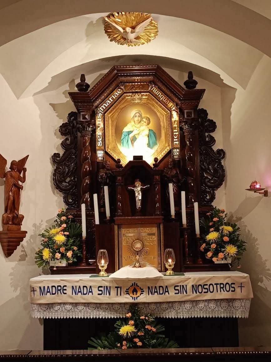 MariaLuzPy's tweet photo. 19 años de que sellé mi alianza de amor con la Mater, Schoenstatt mi refugio seguro; en la tormenta y en la calma, en la enfermedad y en la salud, nunca estoy sola porque la MTA está conmigo, ¡y las victorias son para la gloria del Padre, del Hijo y del Espíritu Santo!

¡Que mi vida entera sea una canción de amor para ti! 🎶

"El gran secreto de mi tranquilidad soberana y de mi confianza filial es: ¡Yo he sellado la alianza de amor con María!"

#19Años de mi Alianza de Amor con la MTA ❤️🌹👑