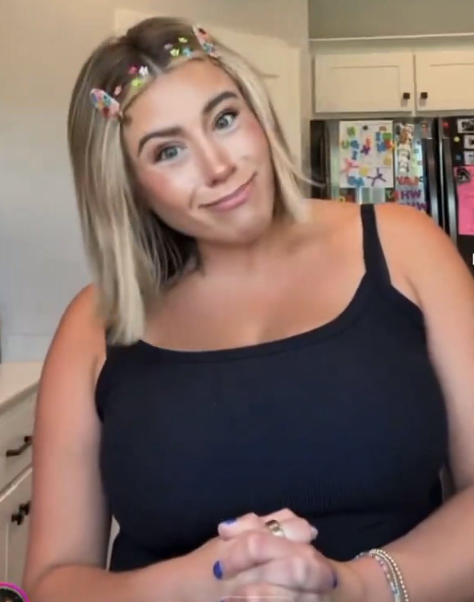 capeandcowell's tweet photo. POV: you come home after a hard day’s work to find out you left a dirty shirt on the floor and now you’re in for forty five minutes of this before you can eat a dinner she’s not cooking because she’s too busy filming TikToks. https://t.co/JW4yheA3Qr