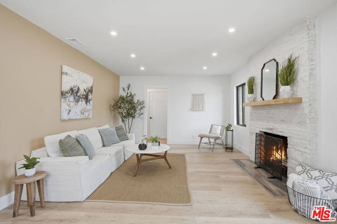 ocelotagents's tweet photo. Open House this weekend in Lake Balboa 🏡 Fully vacant duplex with projected $7,390/mo income and an estimated 5.2% pro forma cap rate—choose your tenants and start cash flow fast.
Details + open house info: https://t.co/IJlG34AqW5
#LosAngelesRealEstate #IncomeProperty https://t.co/t0QXP3HTpV